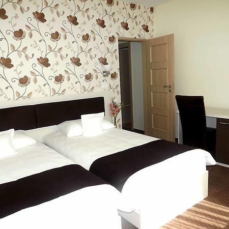 West Plaza Residence Bucareste Quarto foto