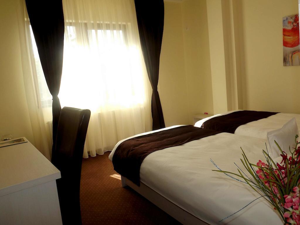 West Plaza Residence Bucareste Quarto foto